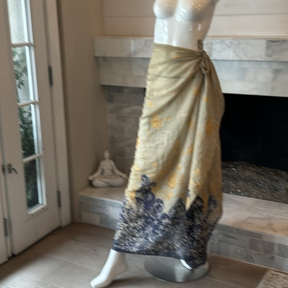 Tan & Navy Floral Lighweight Scarf Wrap Halter Top or Sarong - Picture 3 of 6